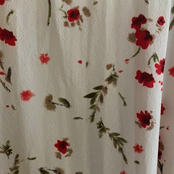 Pretty floral wrap dress. Size medium - Picture 3 of 3